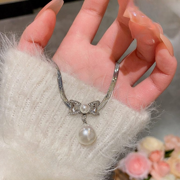 Elegant Korean Know Shape Pearl Necklace